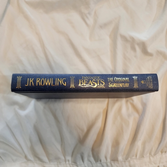 Fantastic Beasts and Where to Find Them book - Picture 2 of 15